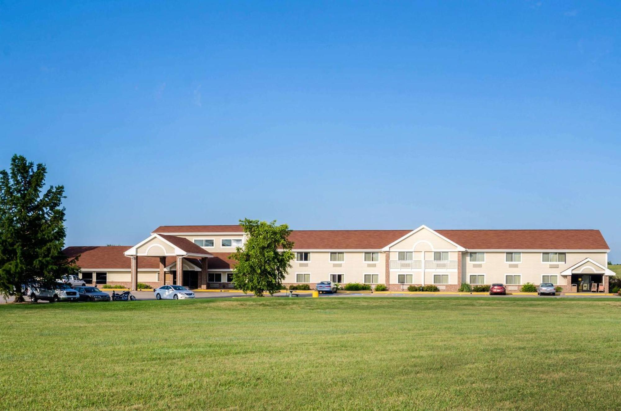 Rodeway Inn Hesston Ngoại thất bức ảnh