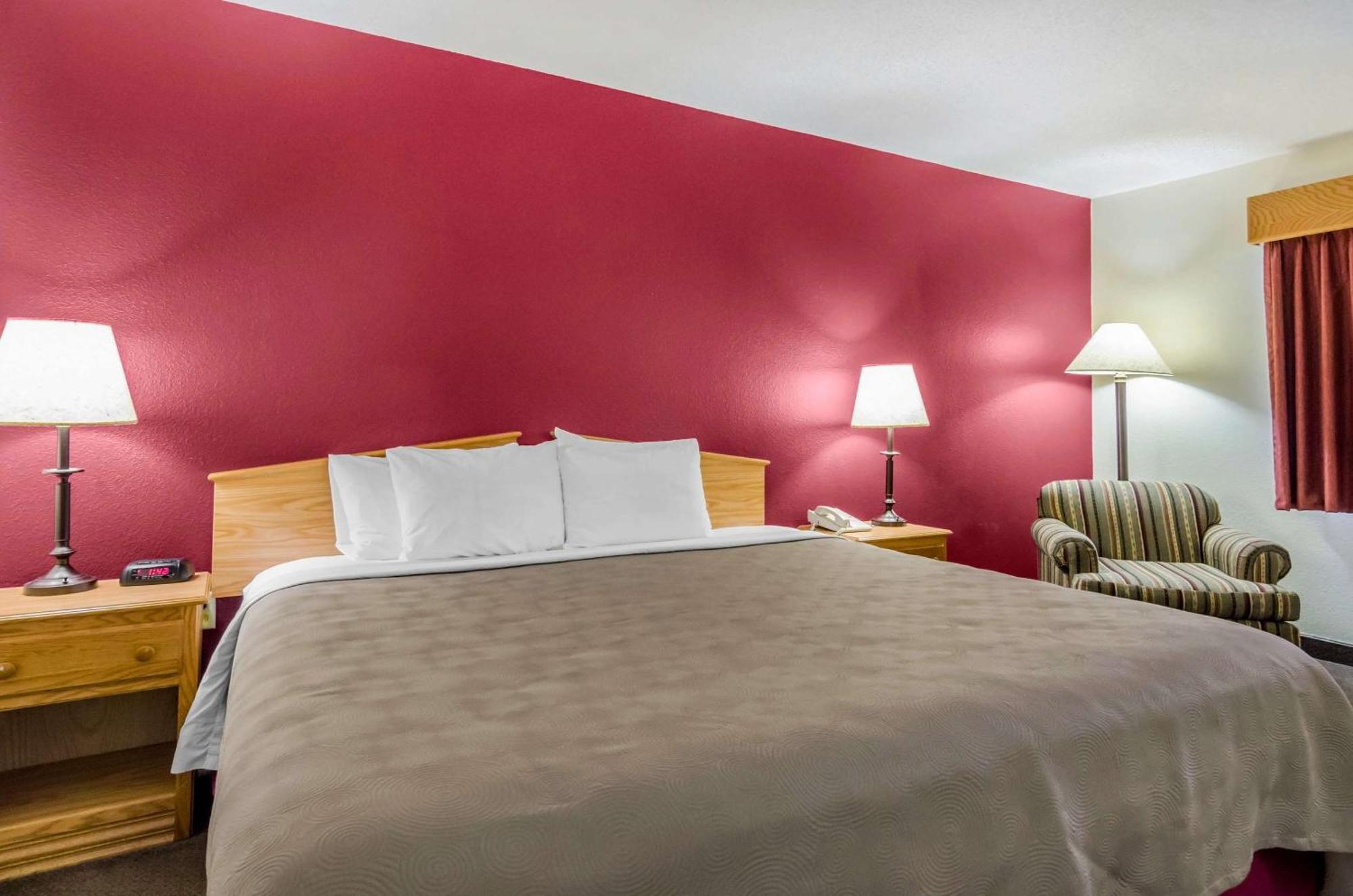 Rodeway Inn Hesston Ngoại thất bức ảnh