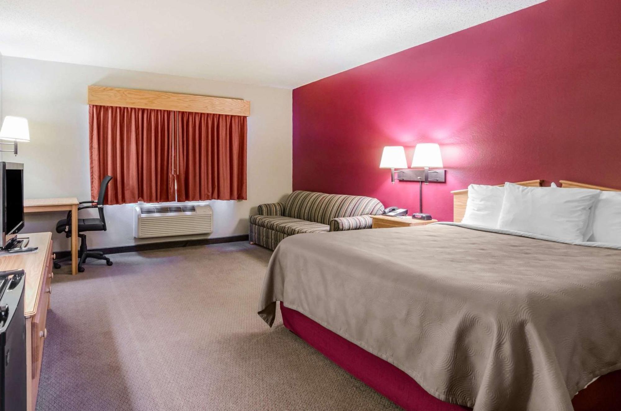 Rodeway Inn Hesston Ngoại thất bức ảnh