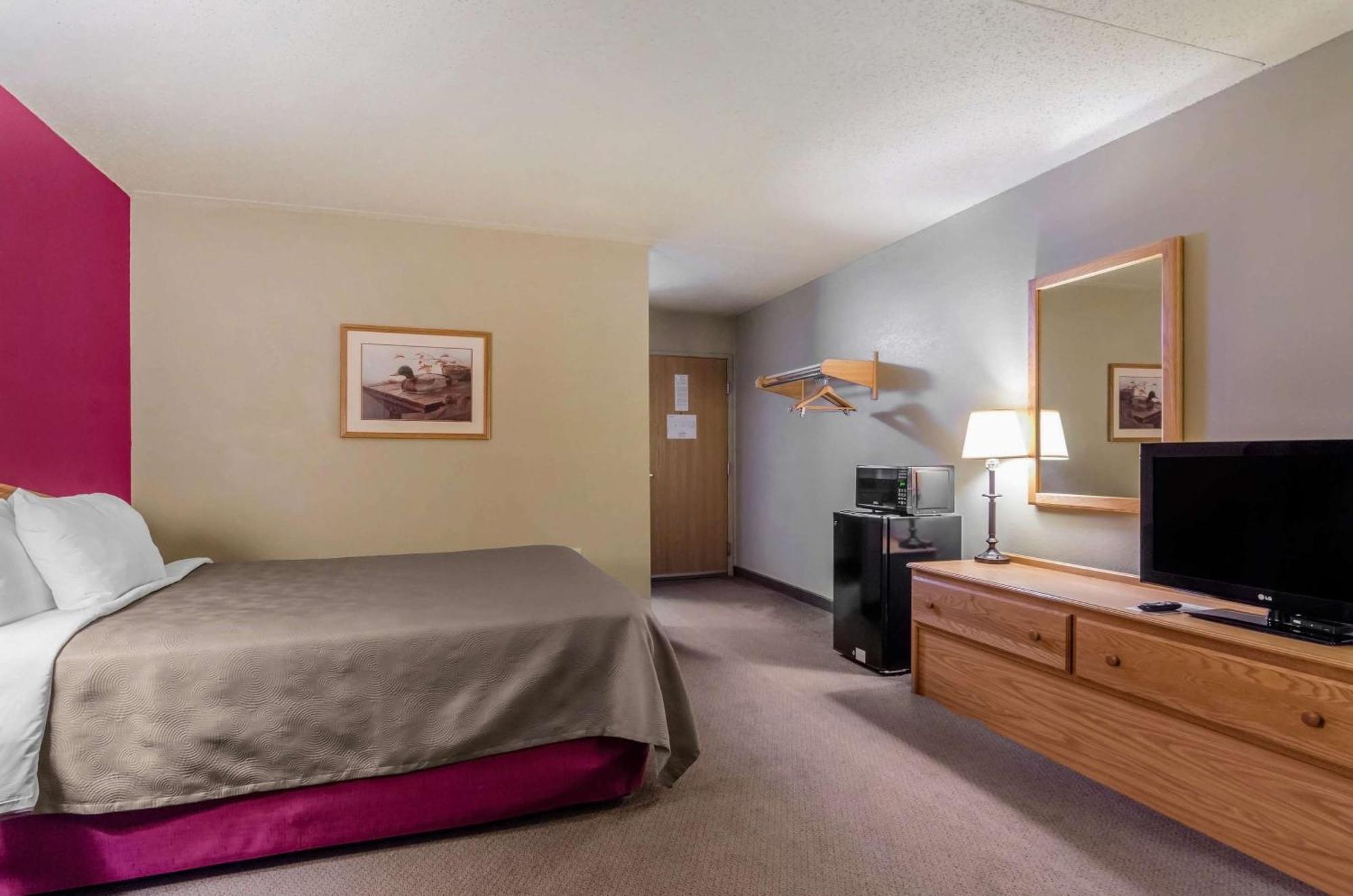 Rodeway Inn Hesston Ngoại thất bức ảnh