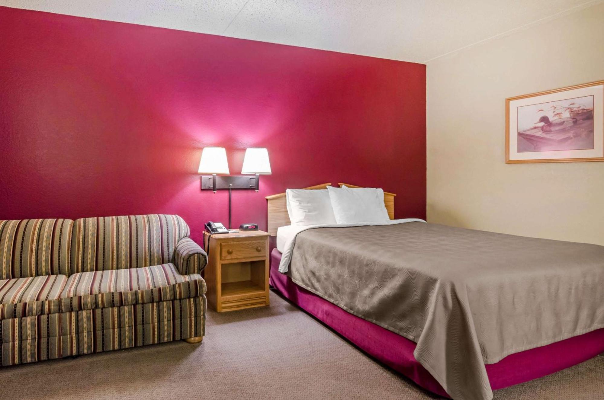 Rodeway Inn Hesston Ngoại thất bức ảnh