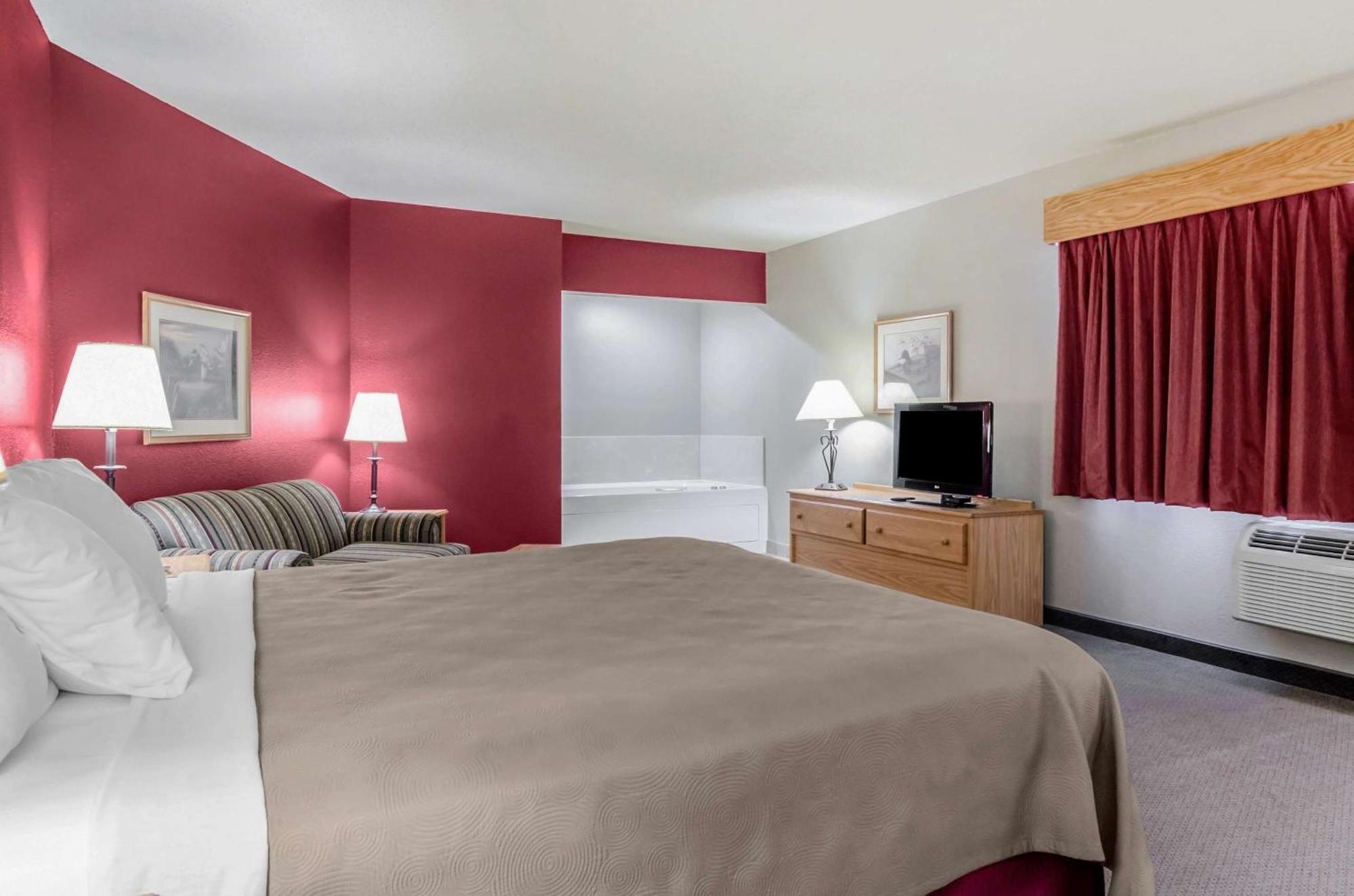 Rodeway Inn Hesston Ngoại thất bức ảnh