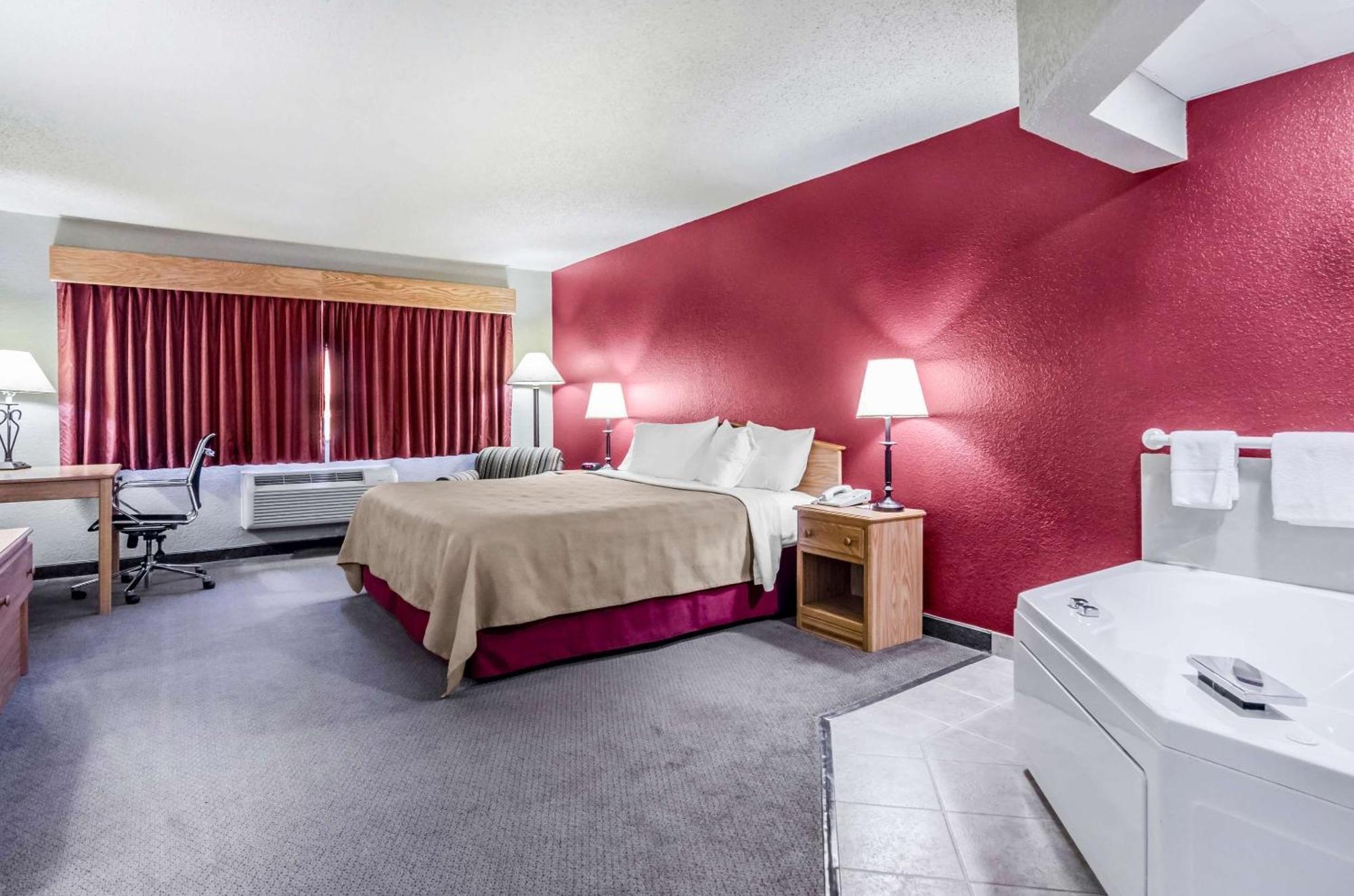Rodeway Inn Hesston Ngoại thất bức ảnh