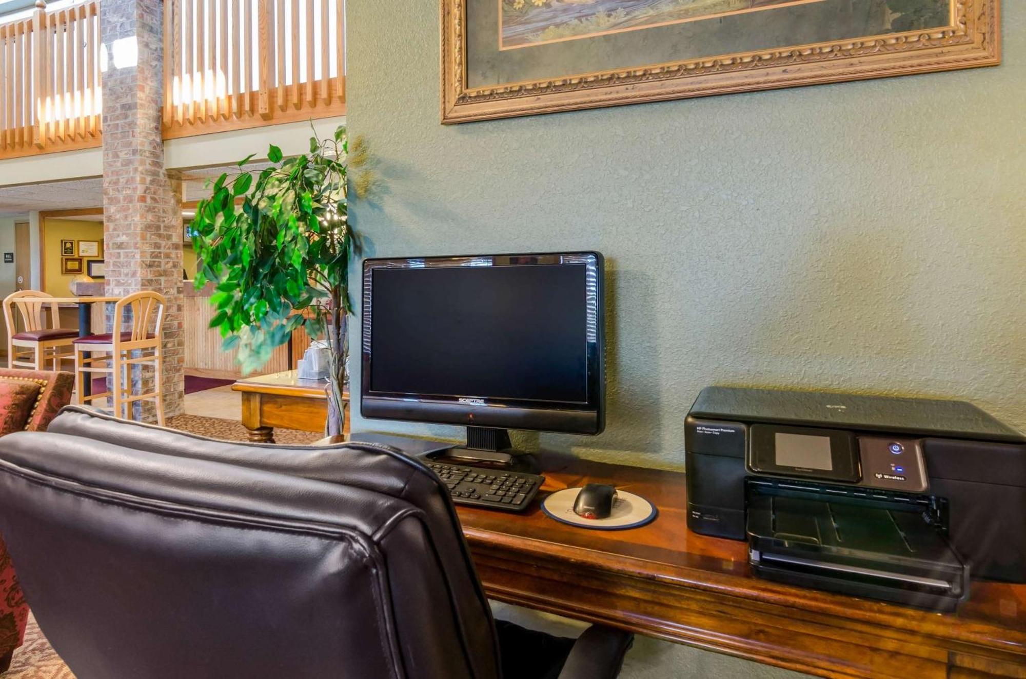 Rodeway Inn Hesston Ngoại thất bức ảnh