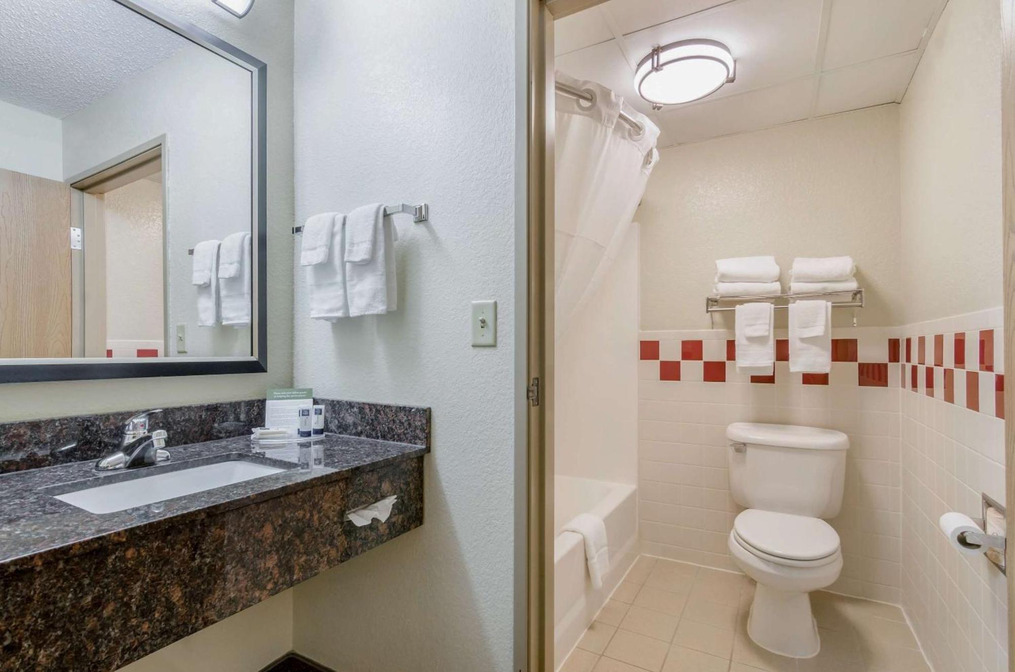 Rodeway Inn Hesston Ngoại thất bức ảnh