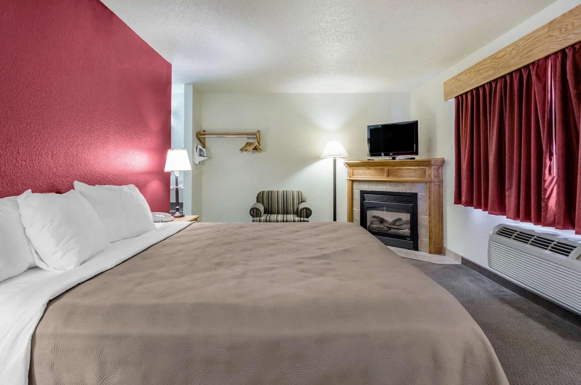 Rodeway Inn Hesston Ngoại thất bức ảnh
