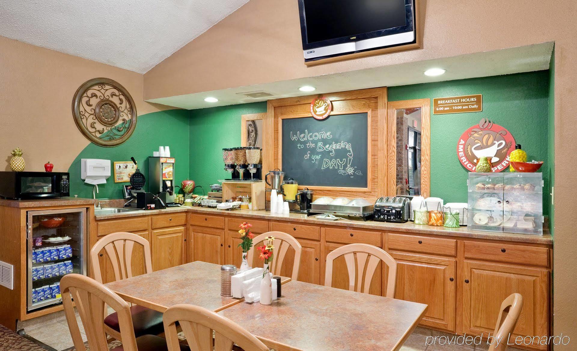 Rodeway Inn Hesston Ngoại thất bức ảnh