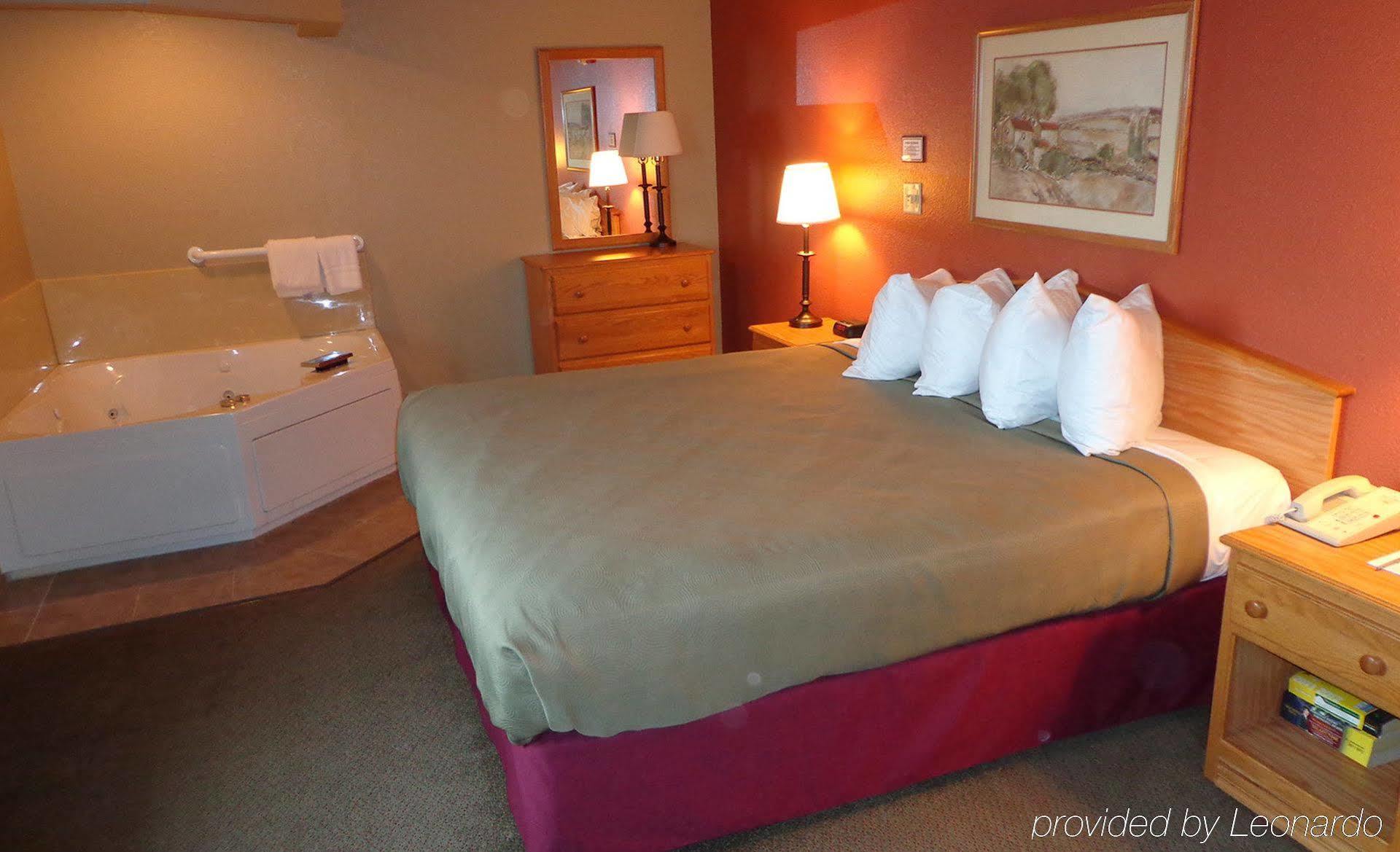 Rodeway Inn Hesston Ngoại thất bức ảnh