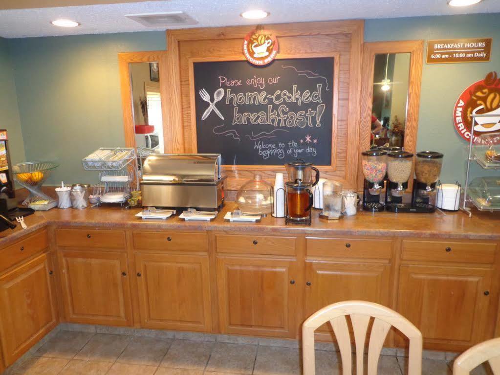 Rodeway Inn Hesston Ngoại thất bức ảnh