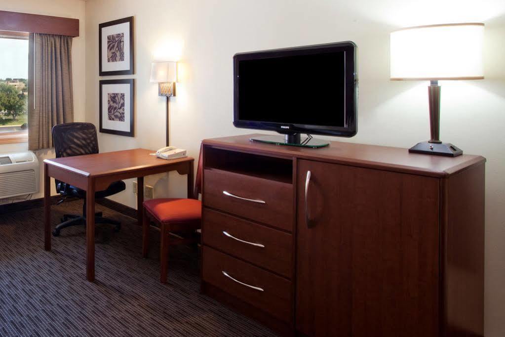 Rodeway Inn Hesston Ngoại thất bức ảnh