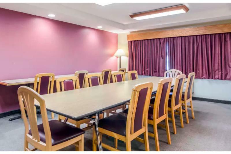 Rodeway Inn Hesston Ngoại thất bức ảnh