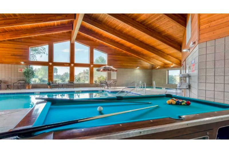 Rodeway Inn Hesston Ngoại thất bức ảnh